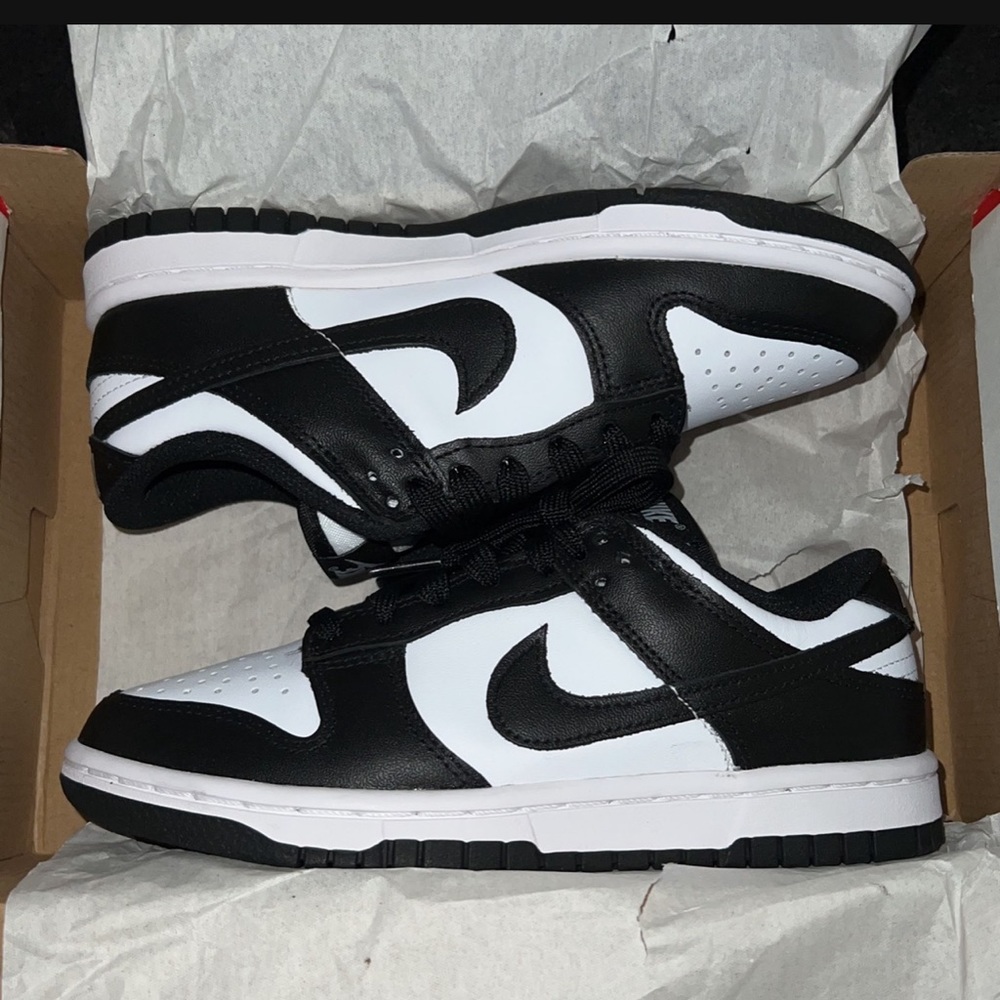 Black & White Panda Dunks size 5 brand new never worn